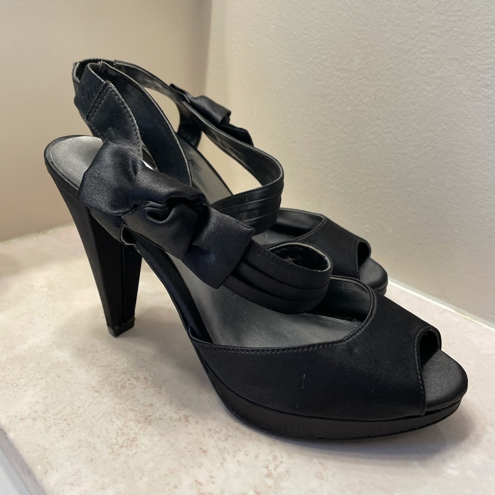 American Eagle heels size 9